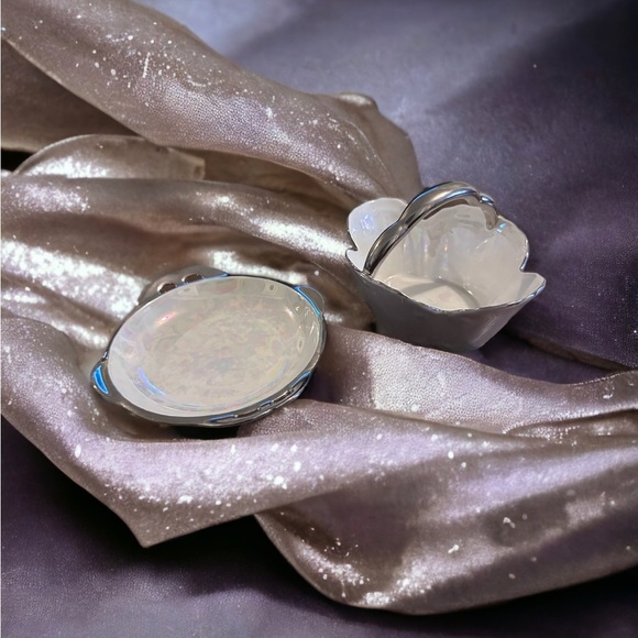 Adorable Vintage Porcelain Basket and Trinket Dish - Picture 8 of 14